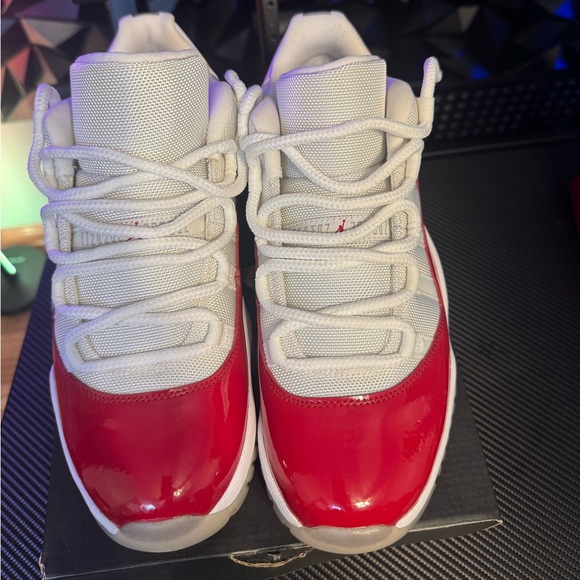 Jordan 11 - Picture 3 of 11